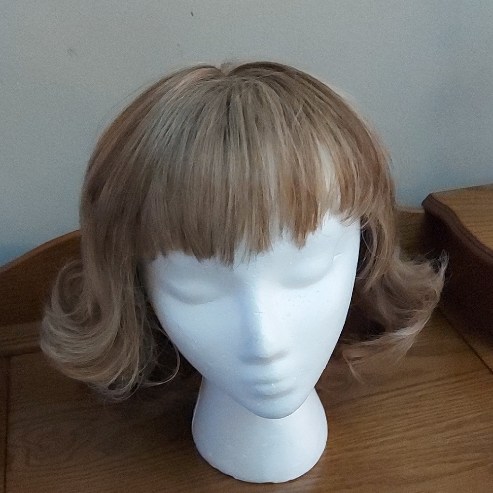 Elegant Light Brown Women's Wig